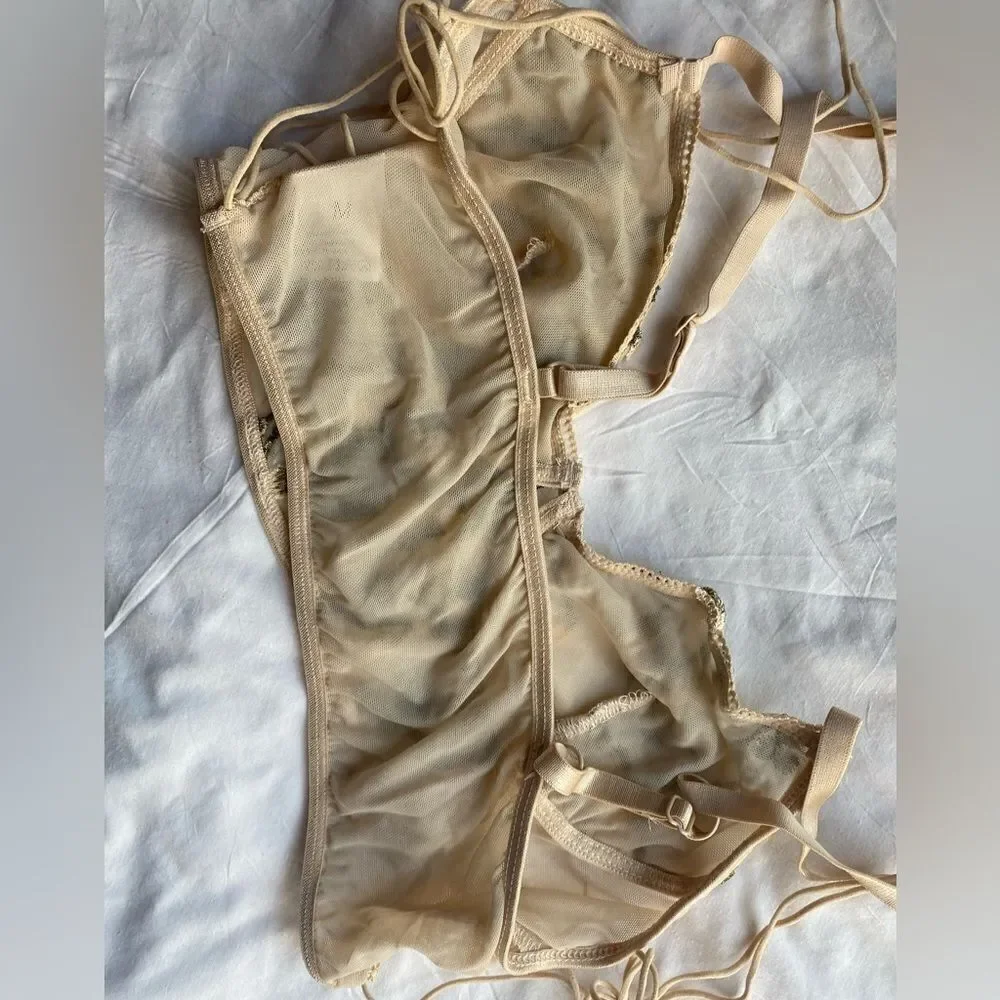 embroidered tulle interior set, completely new